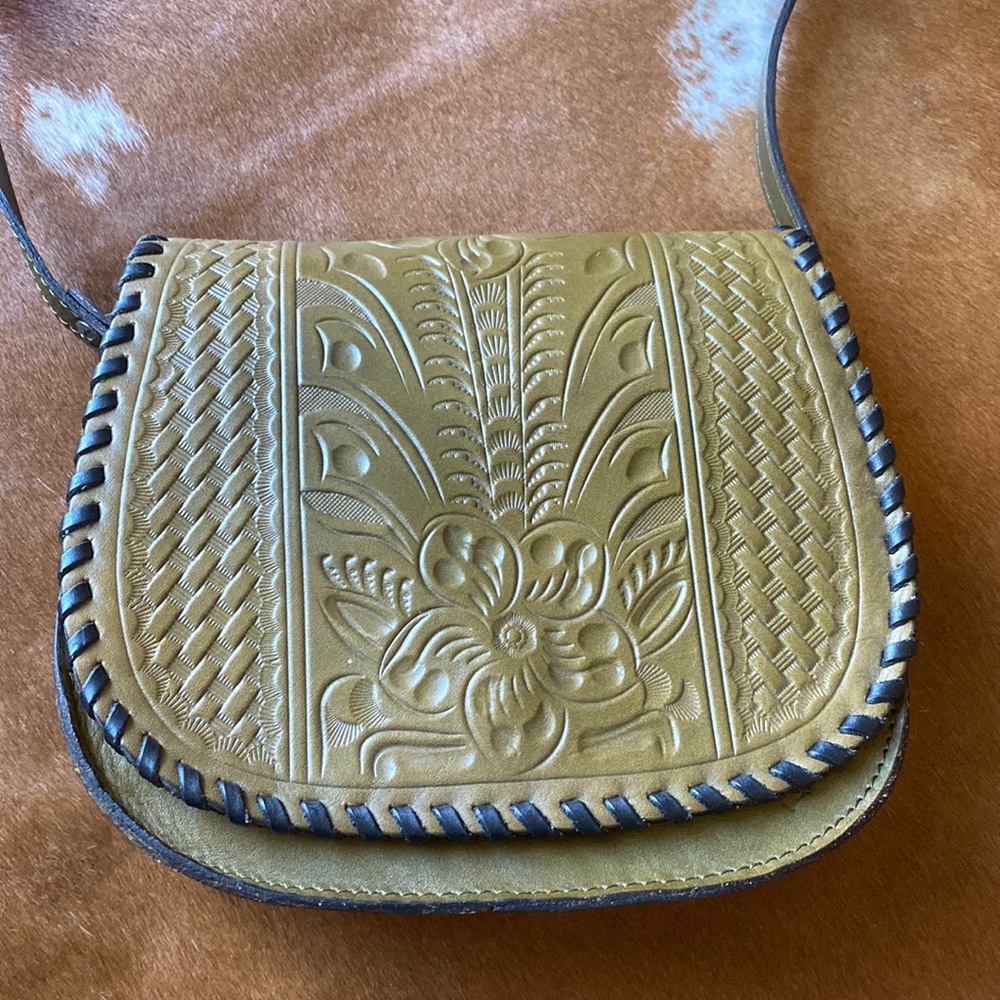 Patricia Nash purse green tooled leather buckstitch